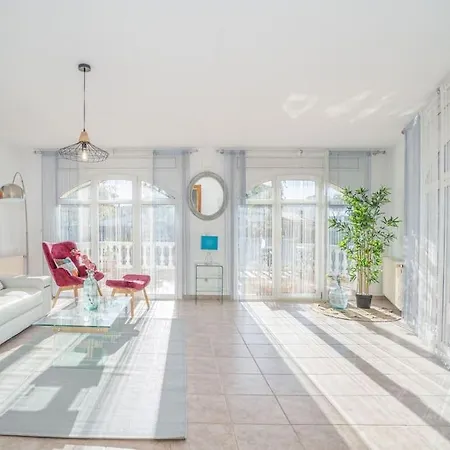 Villa Sm21-gran En La Playa, 4 Habitaciones, Climatizada, Piscina, Barbacoa Y Wifi Empuriabrava