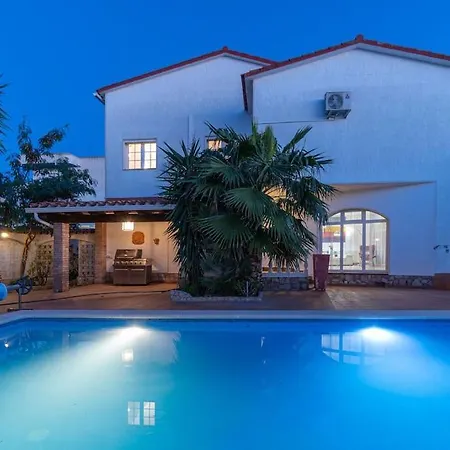 Villa Sm21-gran En La Playa, 4 Habitaciones, Climatizada, Piscina, Barbacoa Y Wifi Empuriabrava